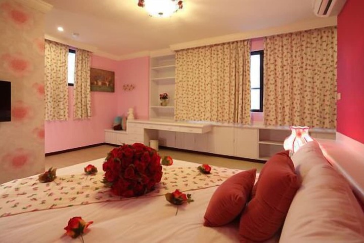 Room 6 of 37