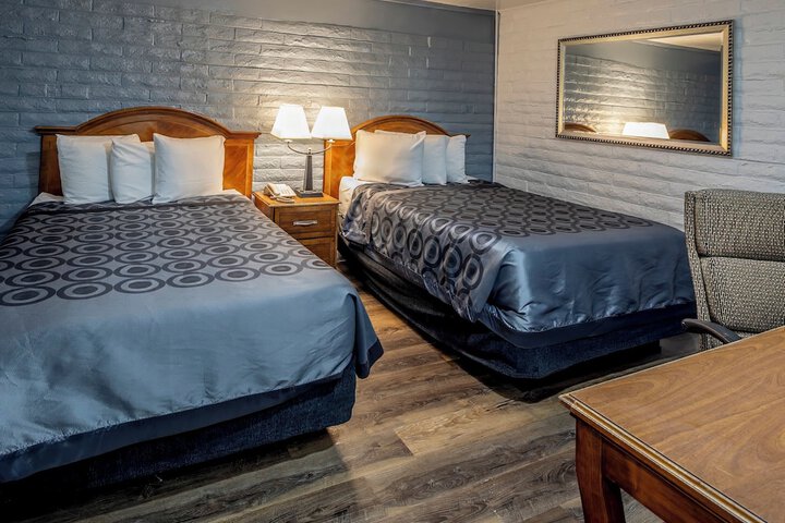 2 Double Beds (22 of 37)