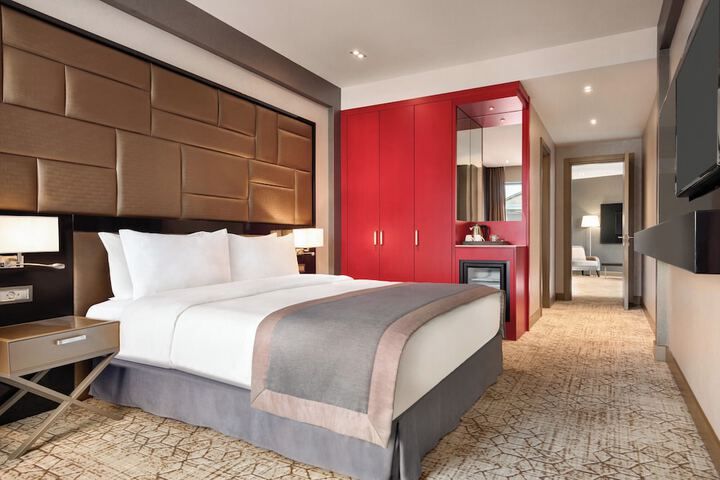 Room 17 of 80