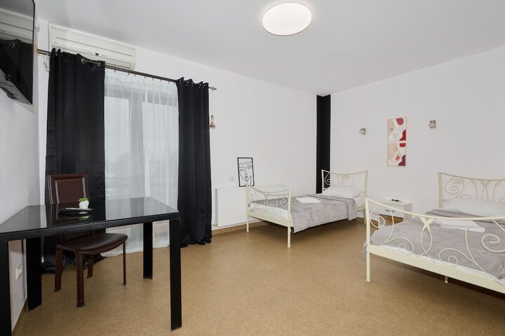 Room 6 of 30