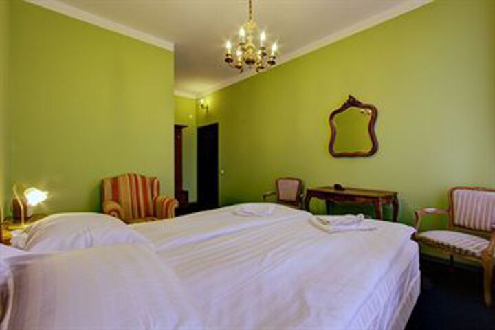 Room 16 of 25