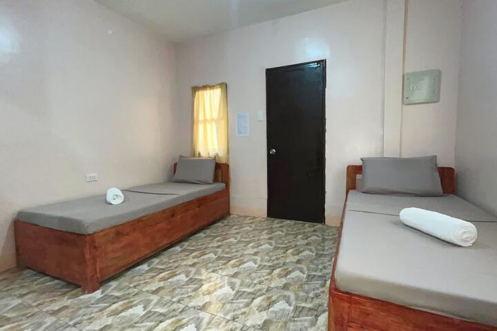 Room 4 of 17