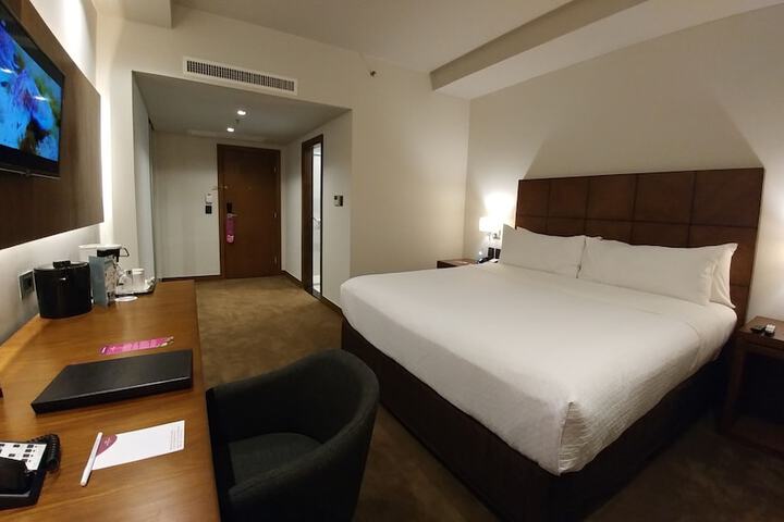Room 5 of 114