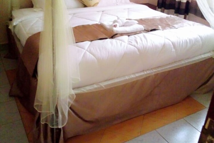 Room 4 of 36