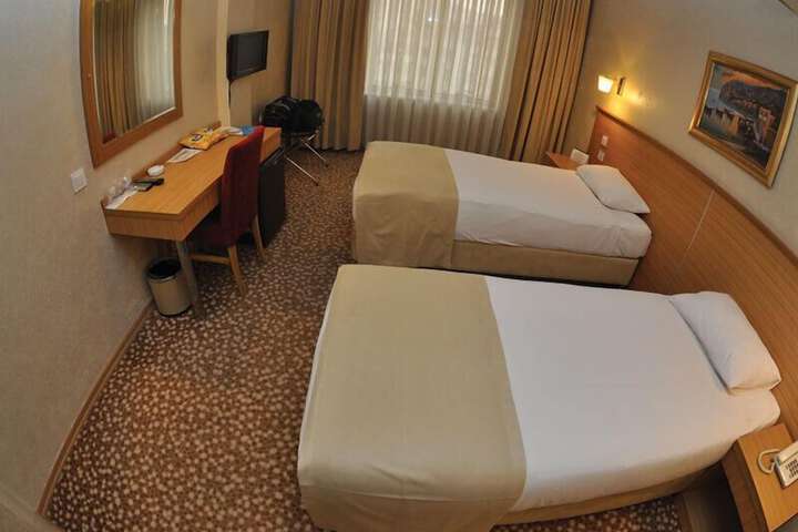 Room 6 of 19