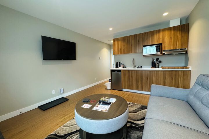 Room 16 of 35