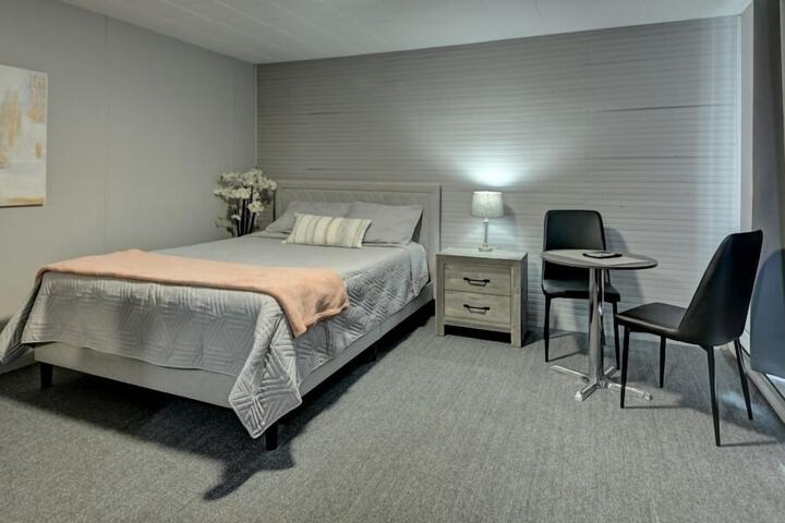 Room 5 of 12