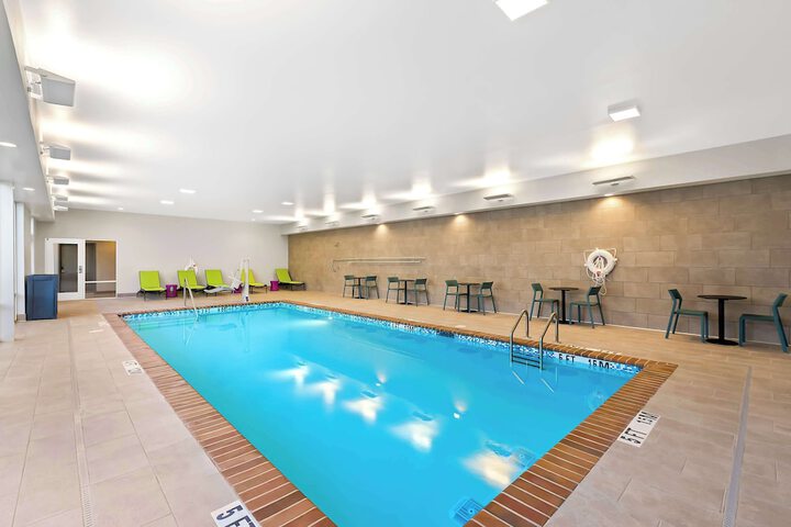Pool Hotel