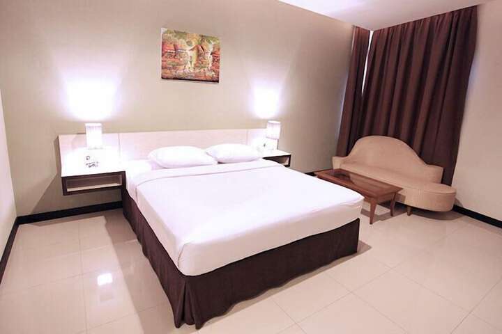 Room 15 of 48