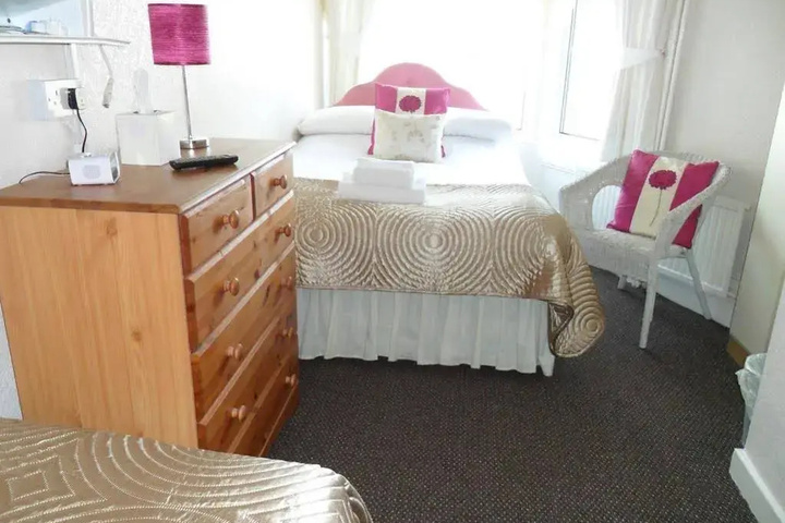 Room 6 of 17