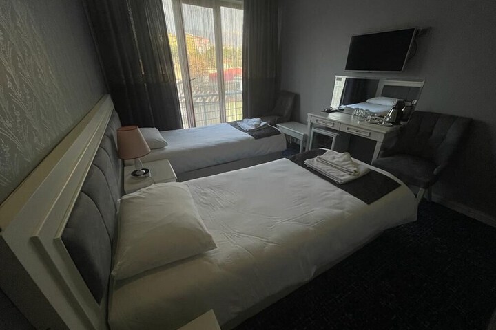 Room 9 of 26