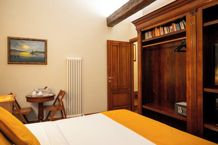 Room 8 of 64