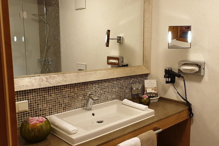 Room 9 of 35