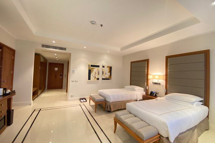 Room 32 of 125