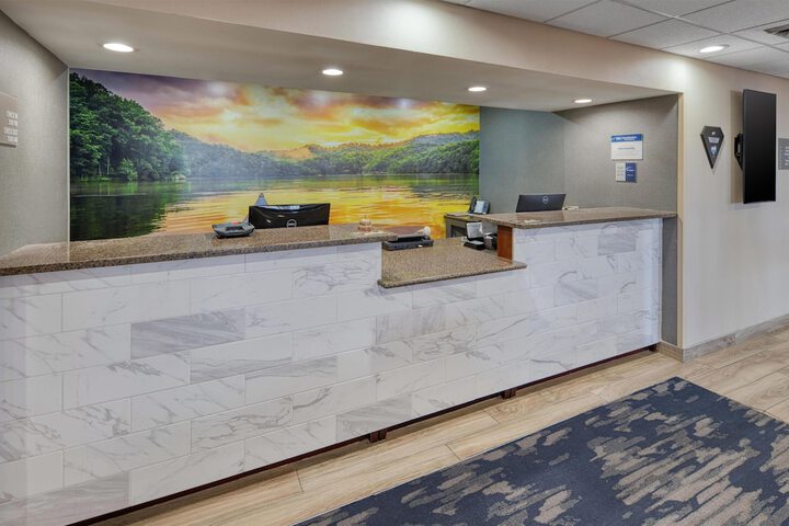 Entrance & Lobby