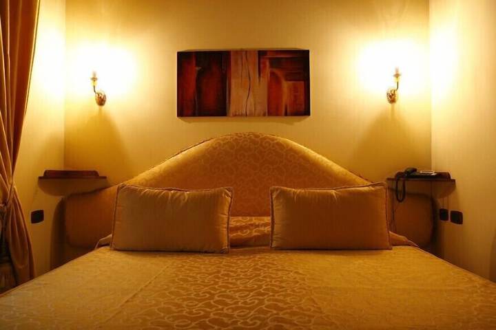 Room 16 of 38