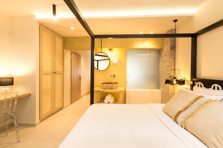 Room 12 of 110