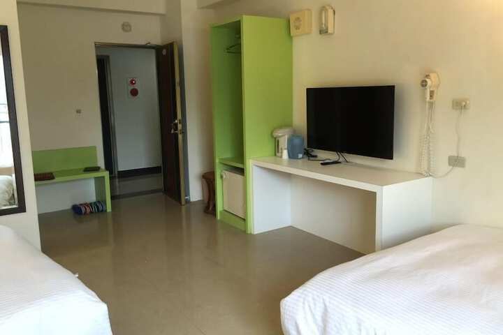 Room 16 of 48