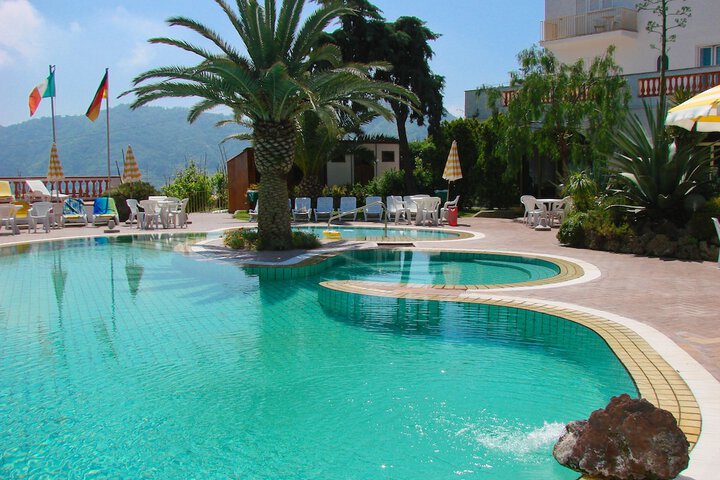 Pool 34 of 111