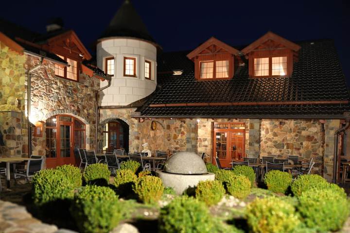 Hotel Exterior 53 of 76