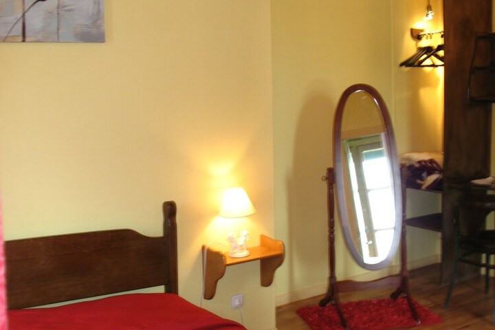 Room 6 of 28