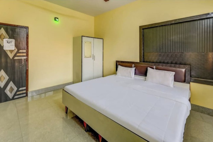 Room 6 of 18