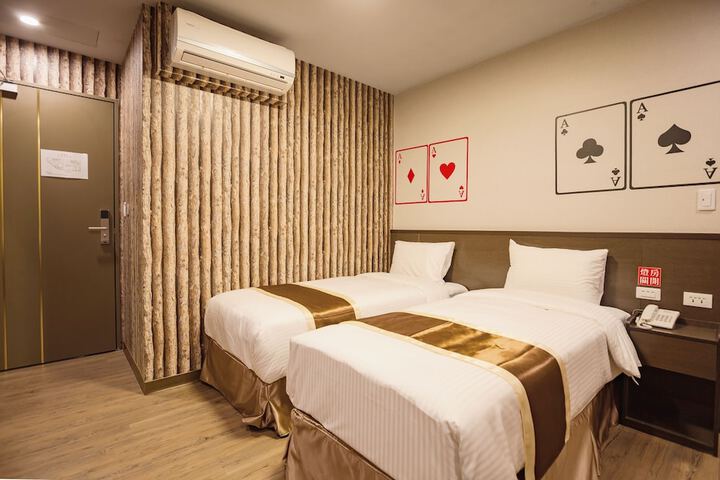 Room 26 of 65