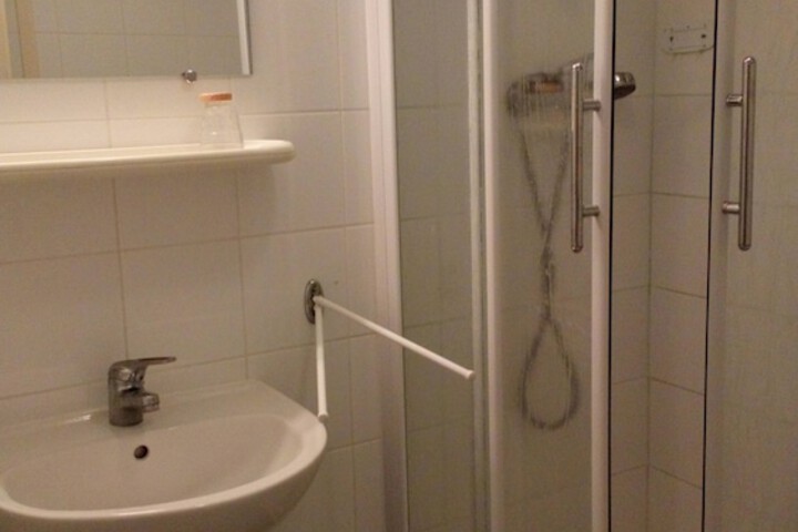 Room 16 of 30