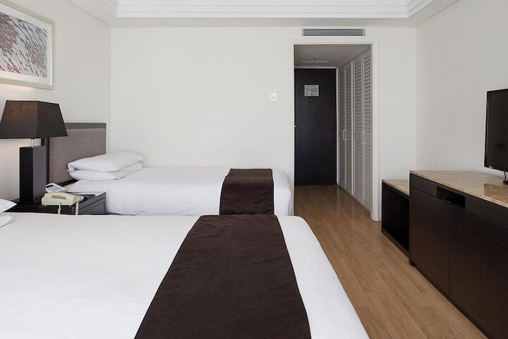 Room 28 of 79
