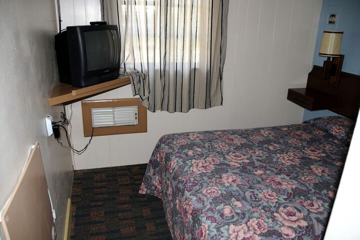 Room 16 of 44