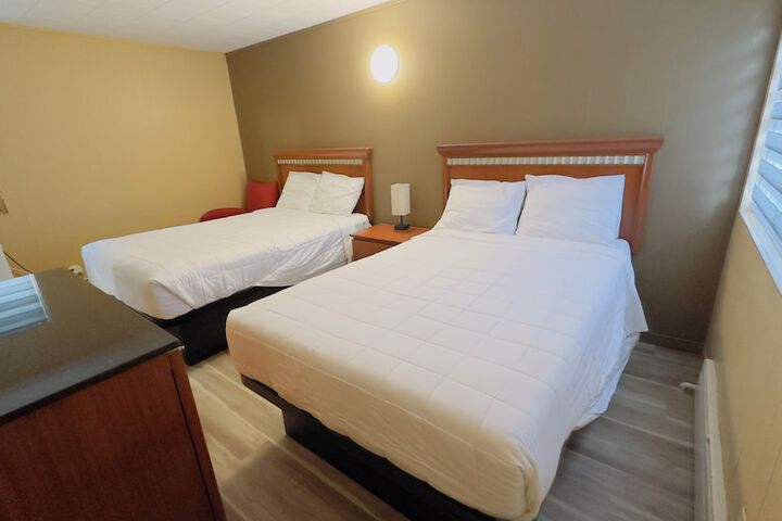 Room 4 of 12