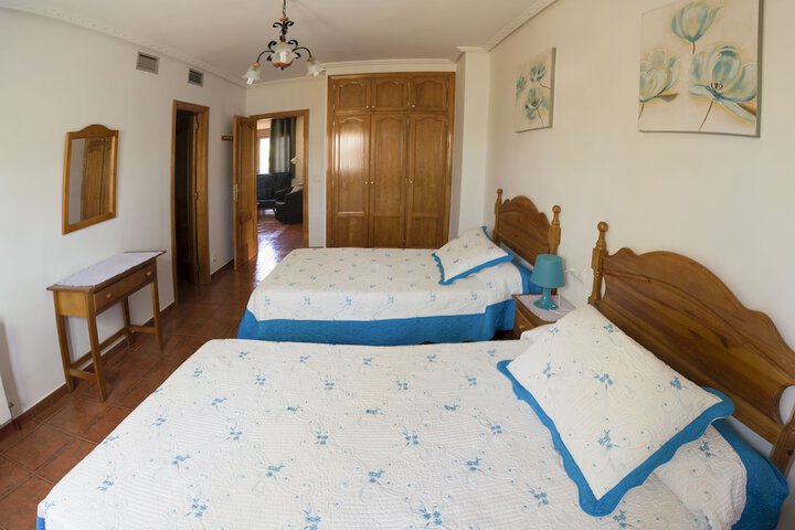Room 5 of 104
