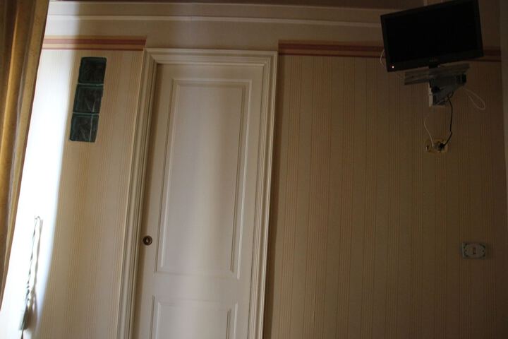 Room 18 of 28