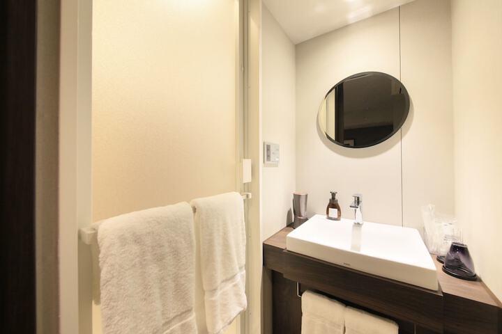 Room 13 of 36