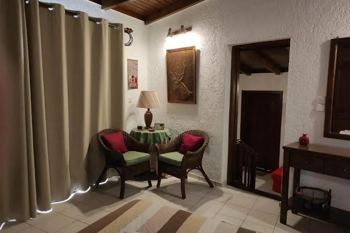 Room 6 of 15