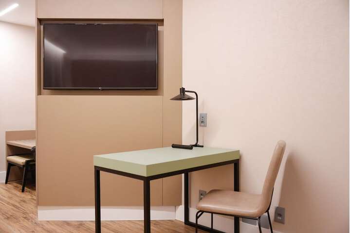 Room 21 of 143