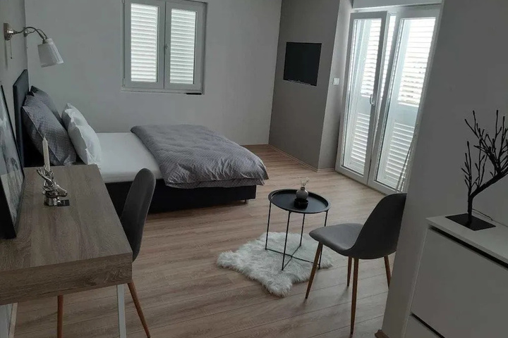 Room 3 of 16