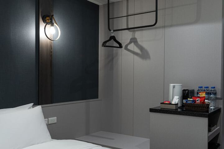 Room 33 of 68