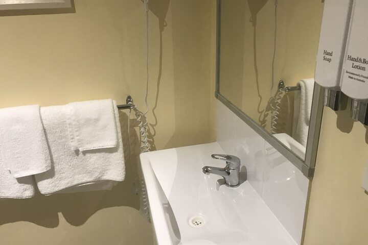 Room 62 of 99