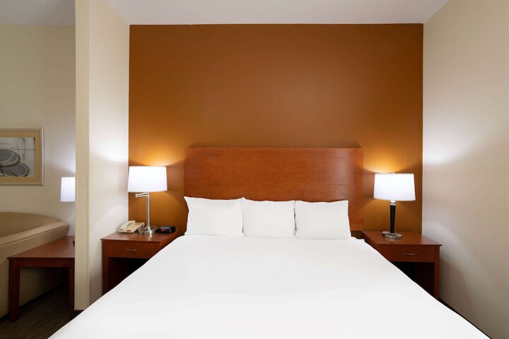 1 King Bed (5 of 13)