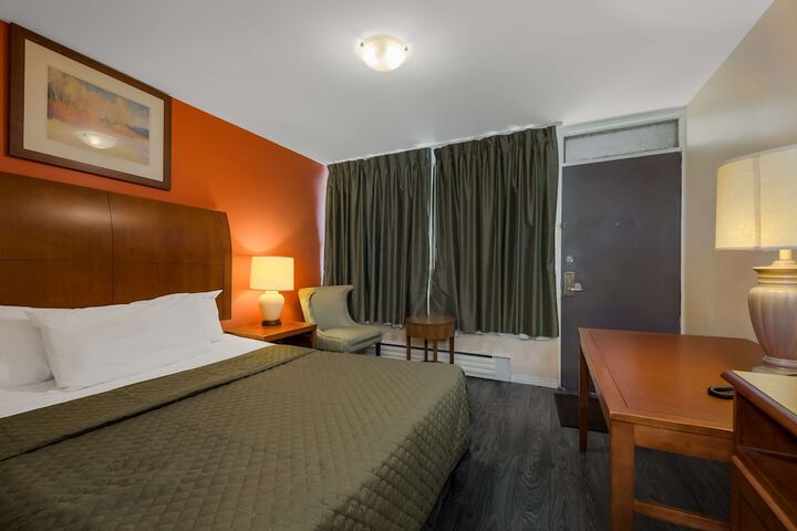 Room 18 of 38