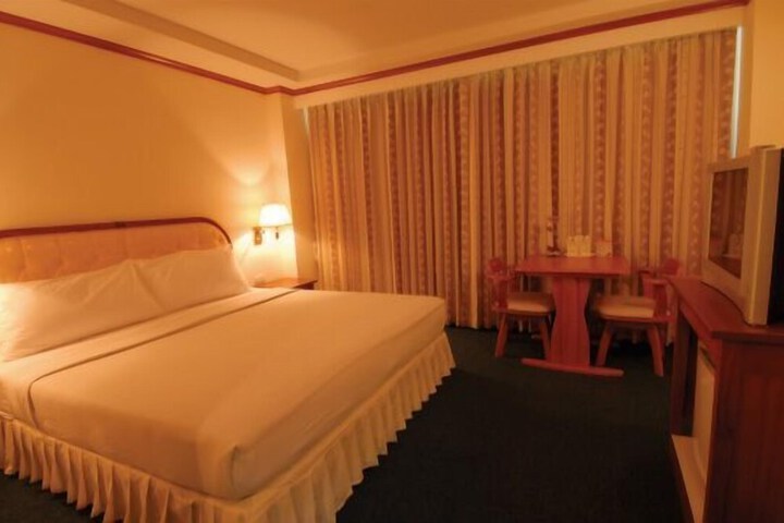 Room 7 of 24