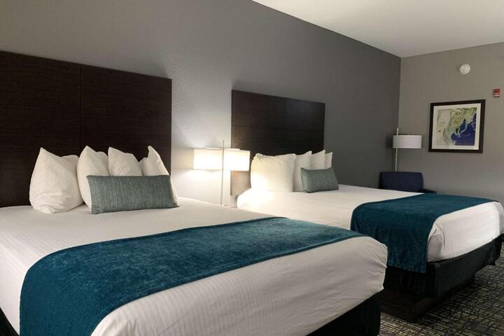 1 King Bed (6 of 15)