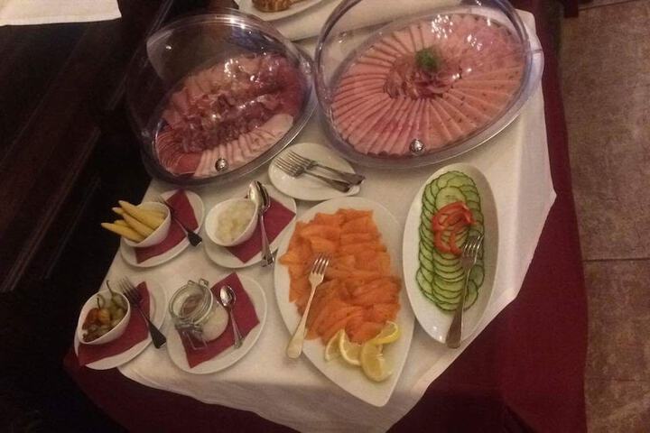 Dining 35 of 69