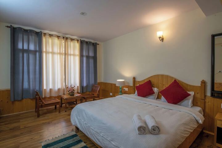Room 5 of 13