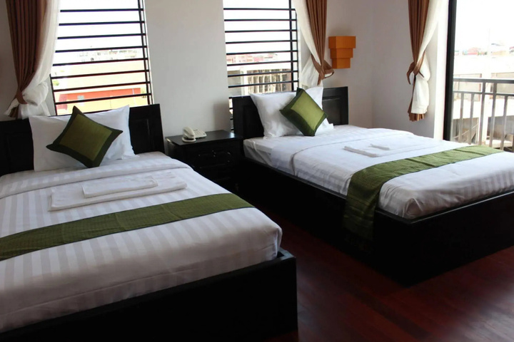 Room 5 of 14