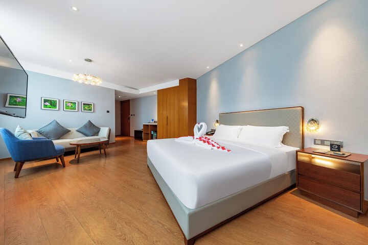 Room 5 of 53