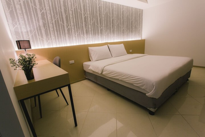 Room 10 of 42