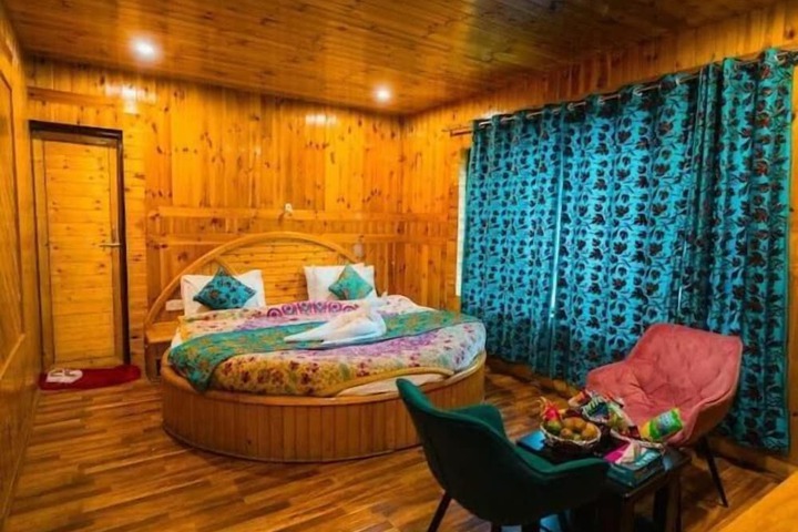 Room 5 of 16