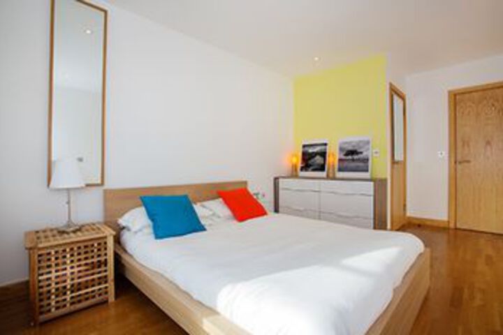 Room 6 of 15